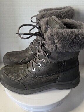 Ugg Adirondack 11 NWOB Women's Grey Leather & Suede Waterproof Boots Size 9